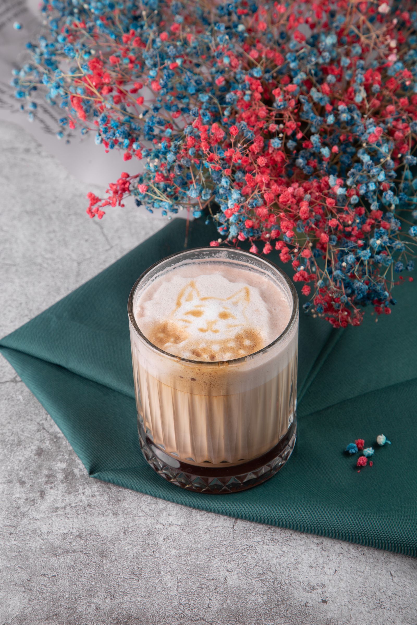 Latte art with dried flowers
